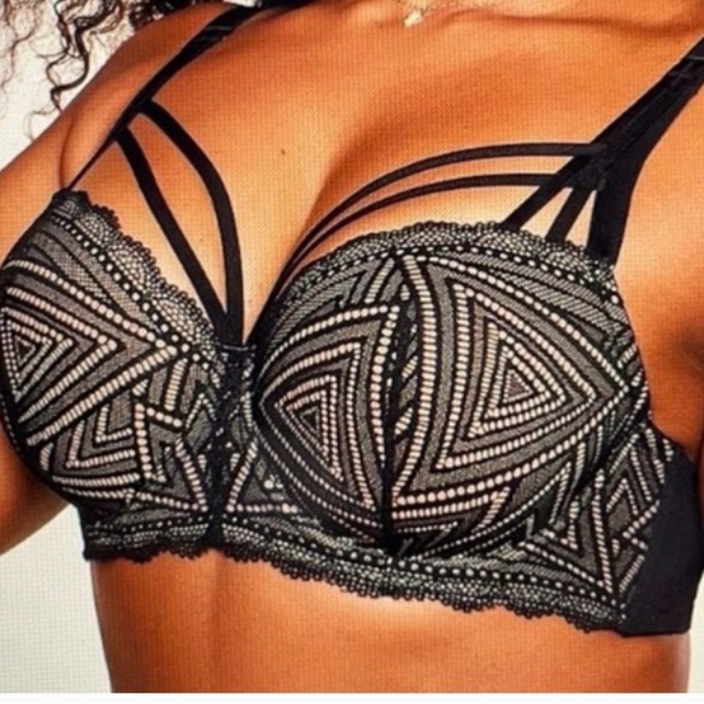 42DD Bra Adore Me NWT 2X Elegant Black Lace Bra and Panty Set
